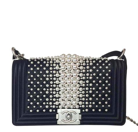 sac chanel perle blanche|Chanel boutique.